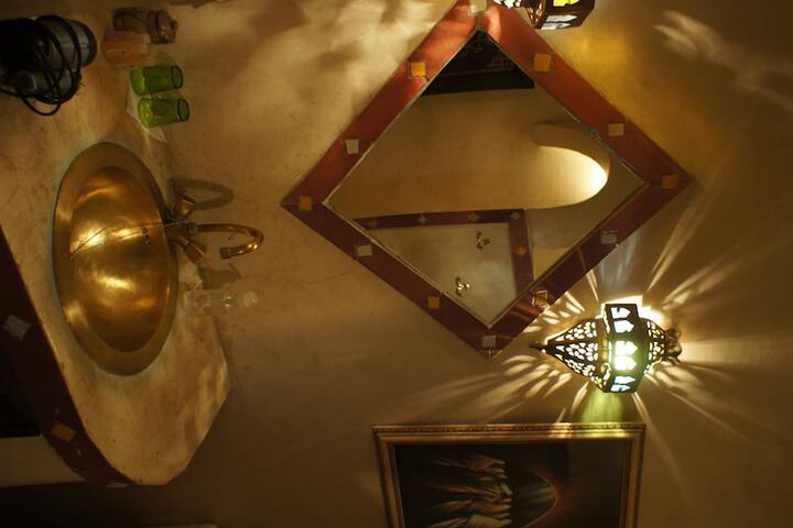 Room 23 of 38