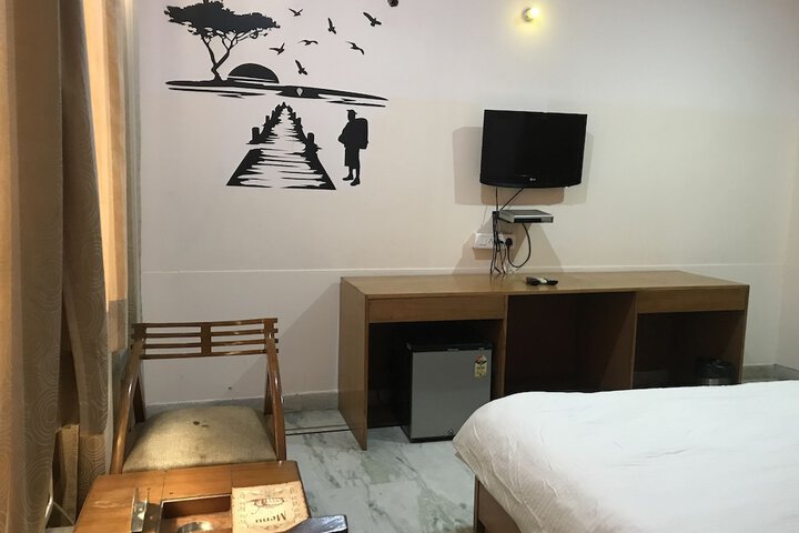 Room 8 of 18