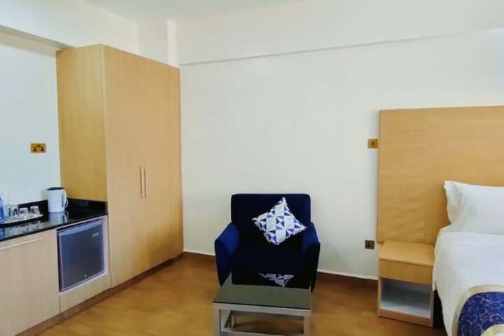 Room 10 of 20
