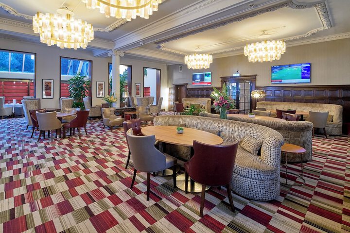 Lounge 65 of 72