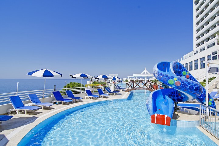 Hotel Pool