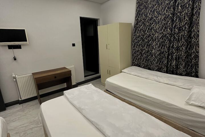 Room 9 of 15