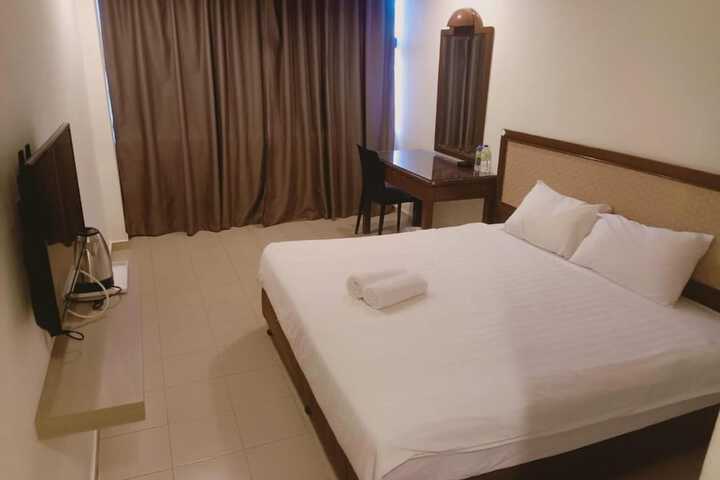 Room 32 of 41