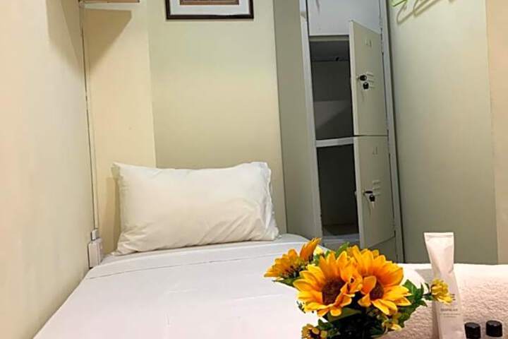 Single or Twin No Window Room With Sharing Bathroom and Toilet in Sandpiper Hotel