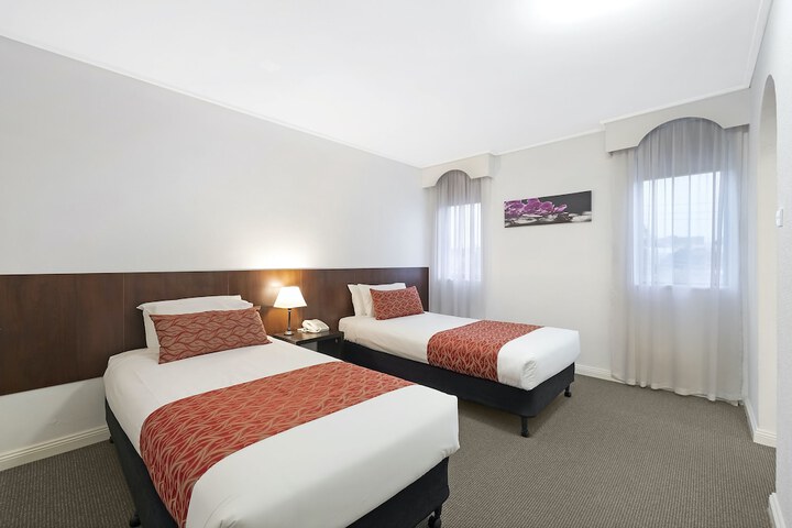 Room 6 of 24