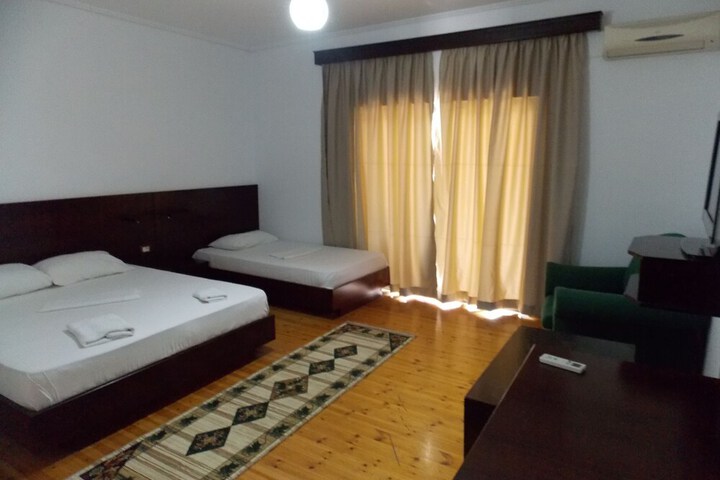 Room 25 of 43