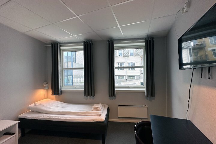 Room 3 of 37