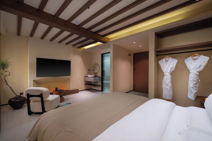 Room 36 of 80