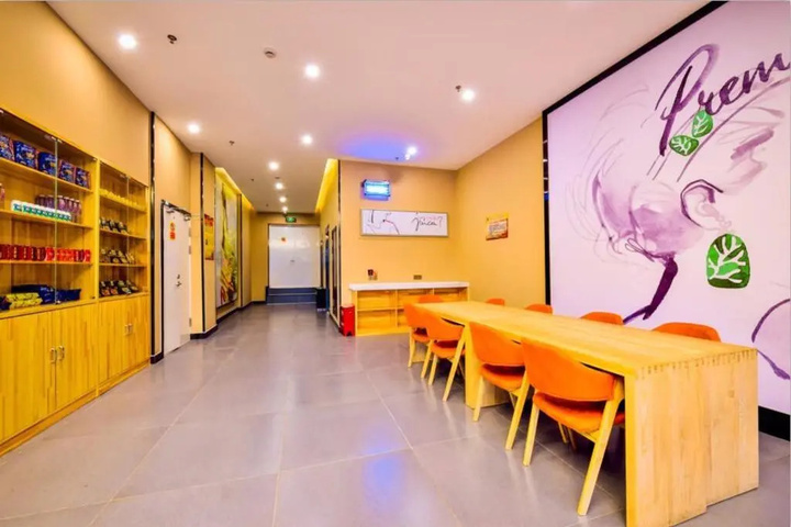 Room 9 of 12