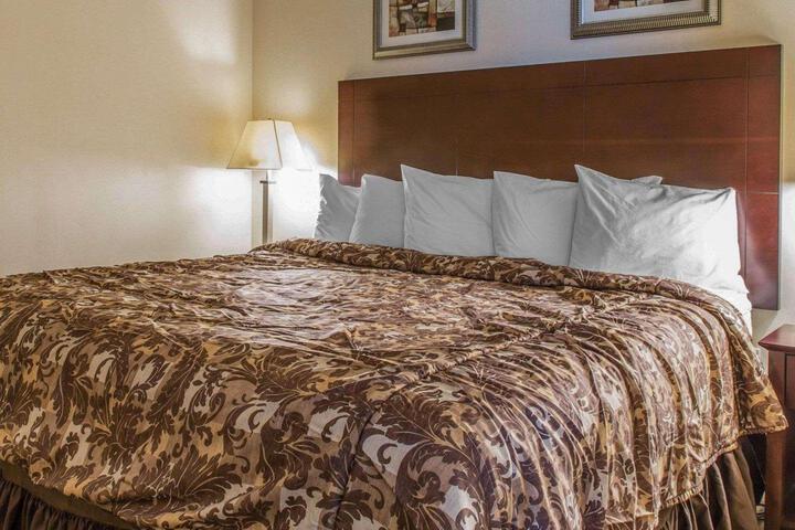 Upgrade King Bed (4 of 14)