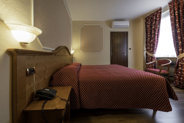 Room 28 of 100