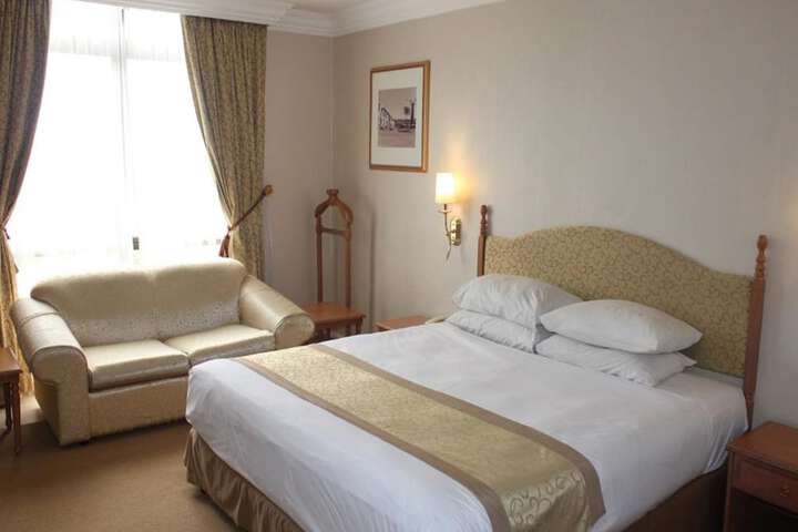 Room 10 of 33
