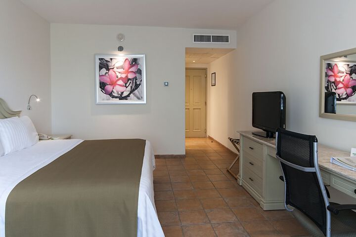 Room 18 of 153