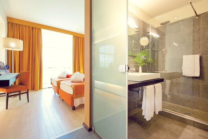 Room 15 of 72