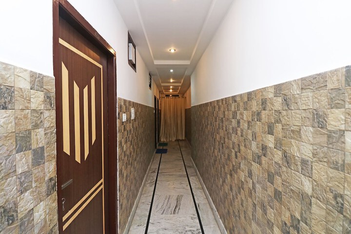 OYO 18916 SHYAM RESIDENCY