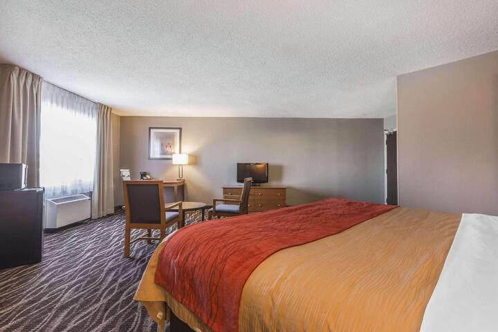 1 King Bed (6 of 14)