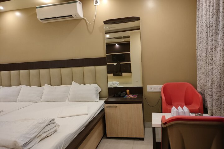 Room 102 of 150