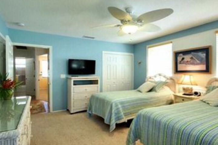 Room 10 of 32