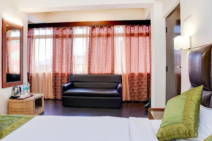 Room 4 of 11