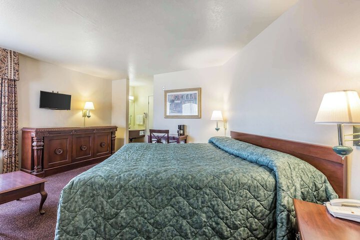 Room 15 of 26