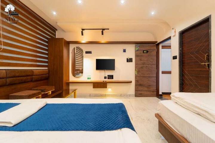 Room 12 of 26