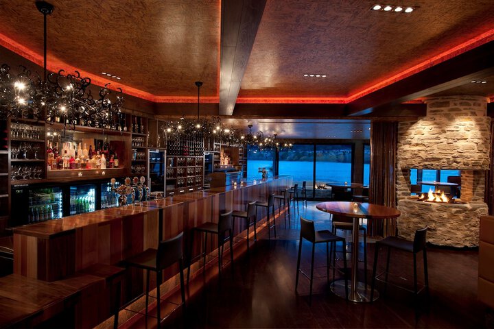 Lounge 74 of 102