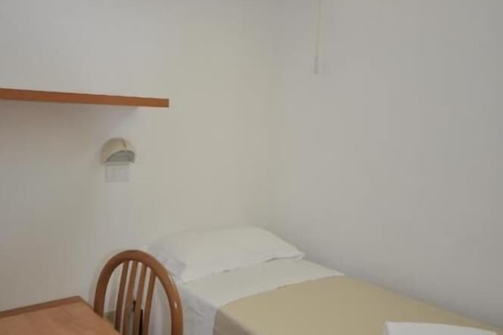 Room 12 of 18