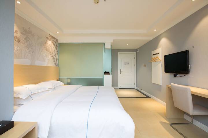 Room 7 of 33