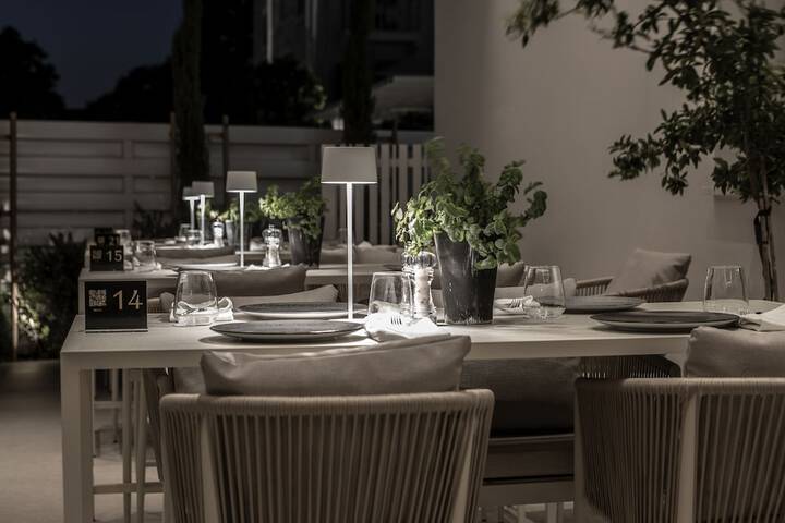Dining 65 of 99