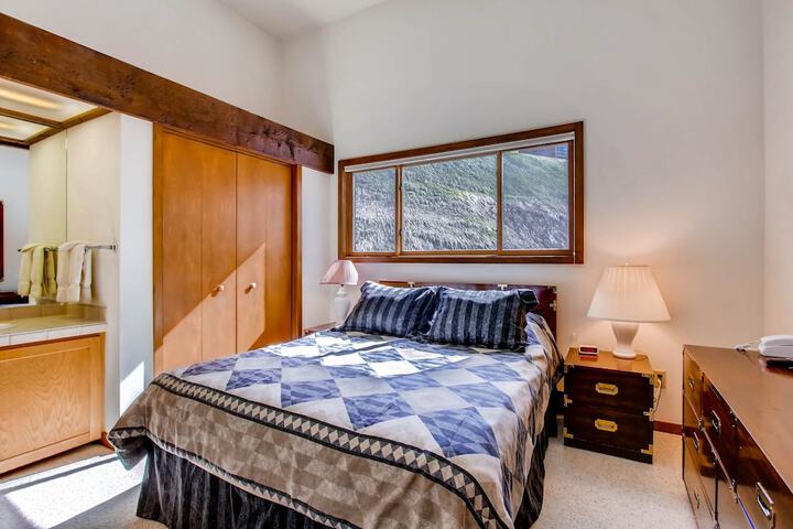 Room 4 of 27