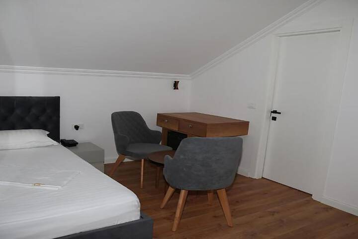 Room 6 of 37