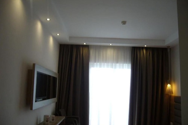 Room 16 of 38