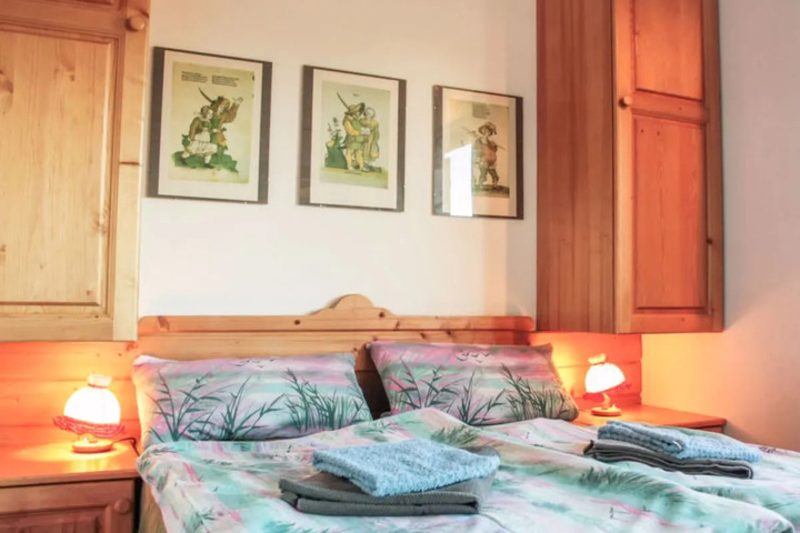 Room 4 of 16