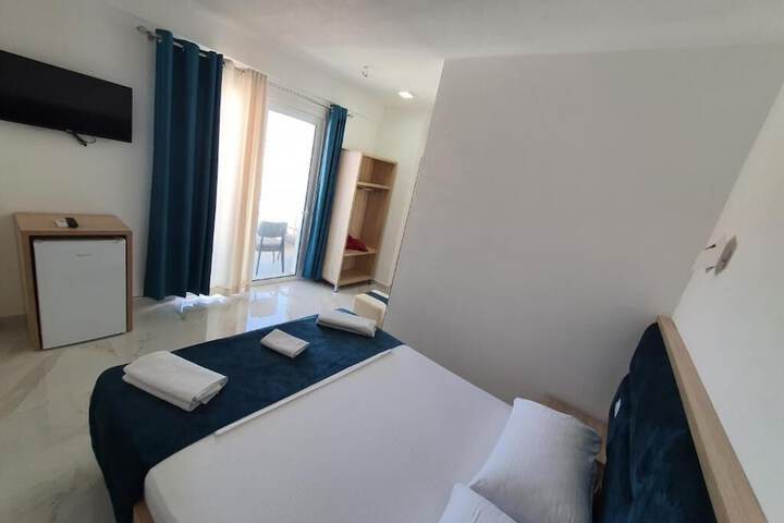 Room 12 of 50