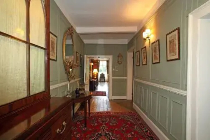 Room 8 of 12