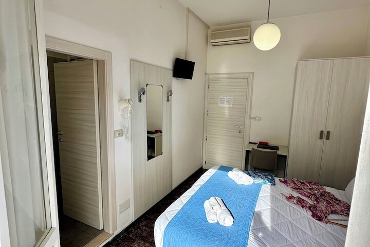 Room 25 of 41