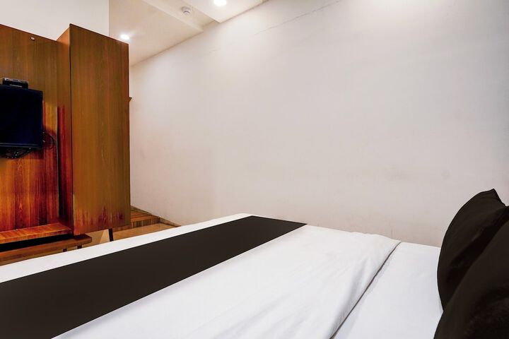 Room 4 of 11