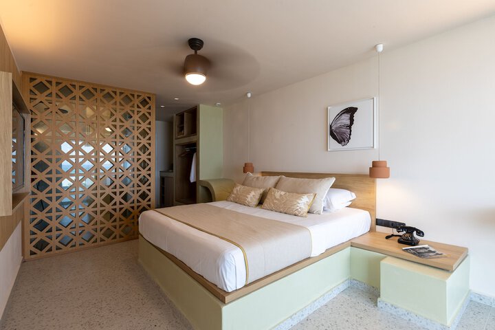 Room 70 of 282