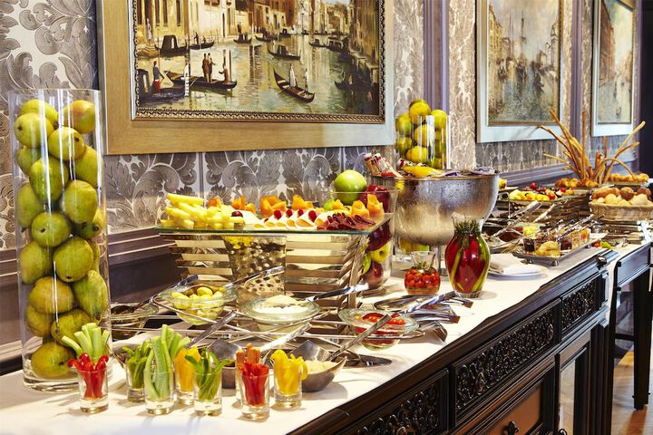 Breakfast/Coffee Service 112 of 208