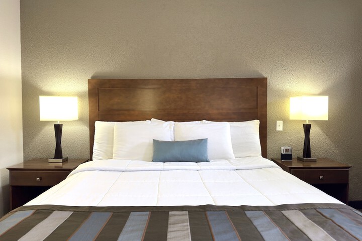 1 King Bed (16 of 16)