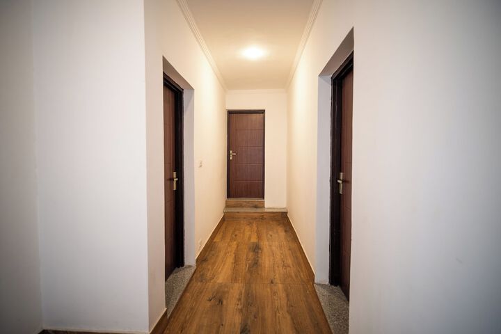 Ballroom/Hall 14 of 16