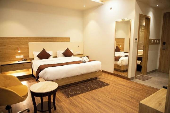 Room 4 of 52