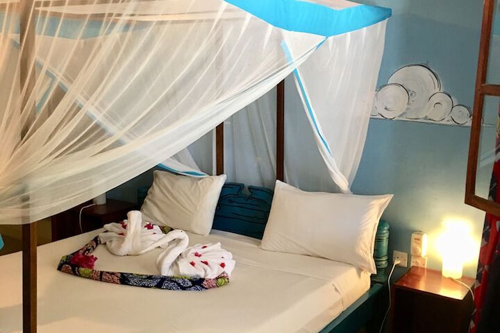 Room 12 of 65
