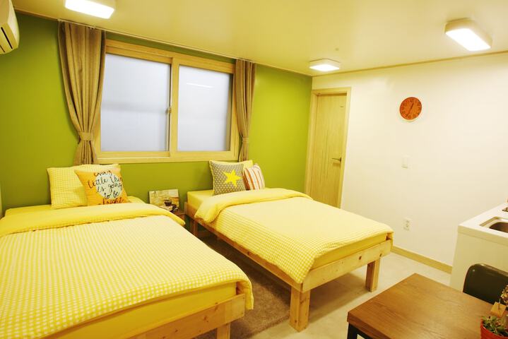Room 21 of 122