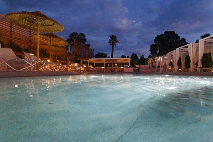 Pool 52 of 74