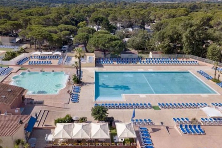 Hotel Pool