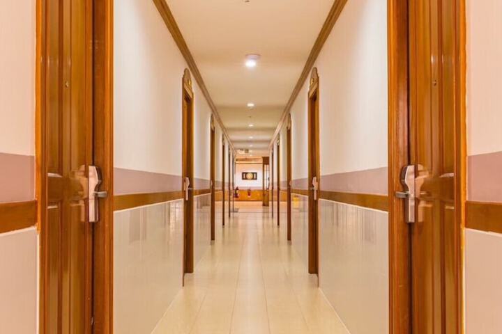 Ballroom/Hall 39 of 42