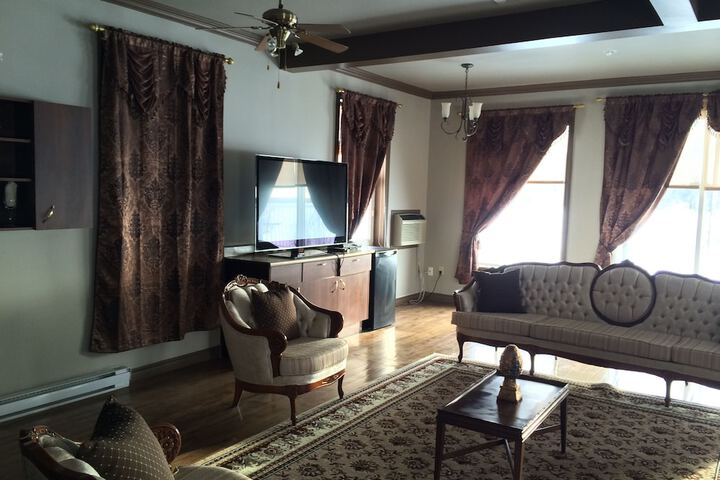 Room 33 of 64