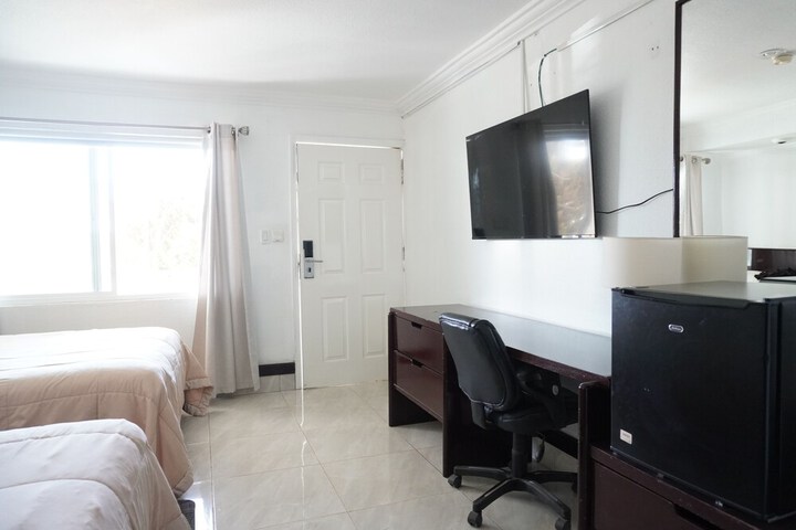 Room 7 of 12