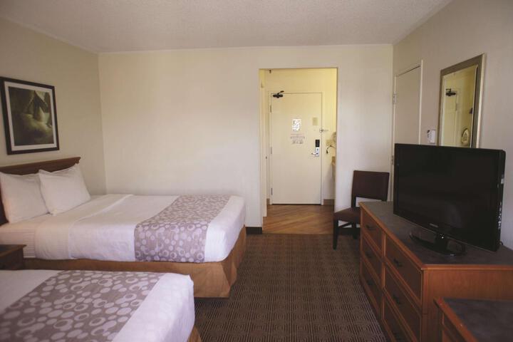 Deluxe 2 Double Beds (7 of 13)